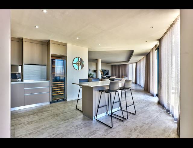 4 BEDROOM APARTMENT FOR SALE IN BEACHFRONT